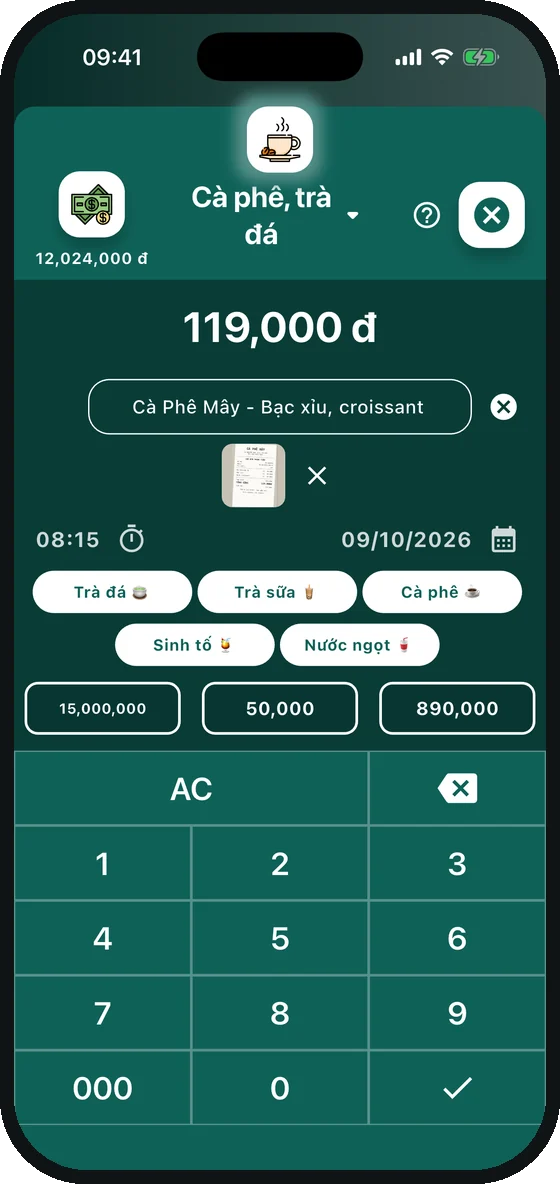 Màn hình thêm chi tiêu được AI điền sẵn: Cà phê, 119.000 đồng, 08:15 ngày 09/10/2026, có ảnh hoá đơn đính kèm